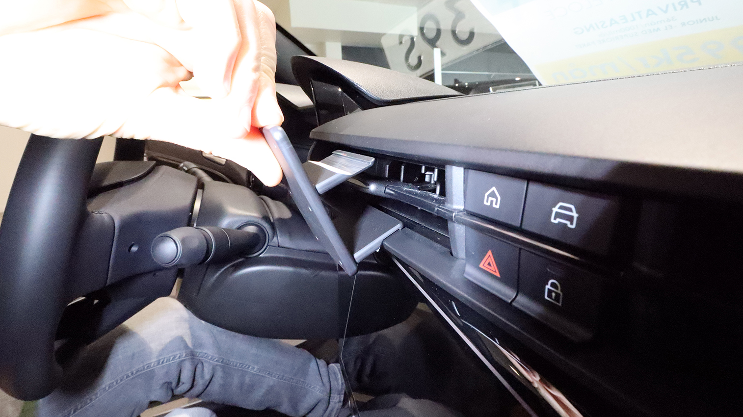 856235 Brodit ProClip für Alfa Romeo Junior - Baujahr 2024-2026, Armaturenbrett Mitte 5