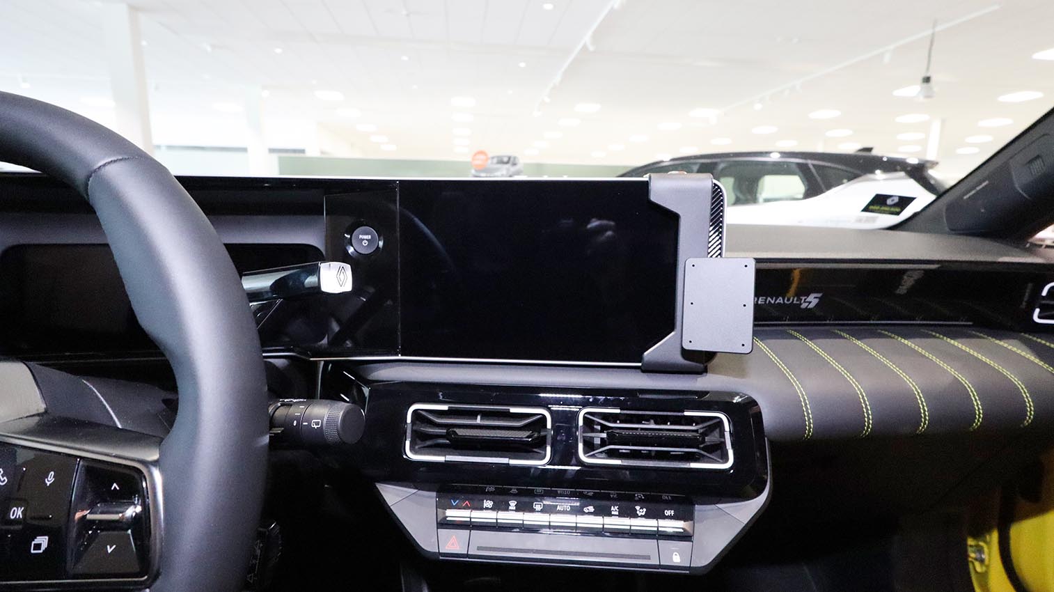 856209 Brodit ProClip für Renault 5 - Baujahr 2025-2026, Armaturenbrett Mitte 8