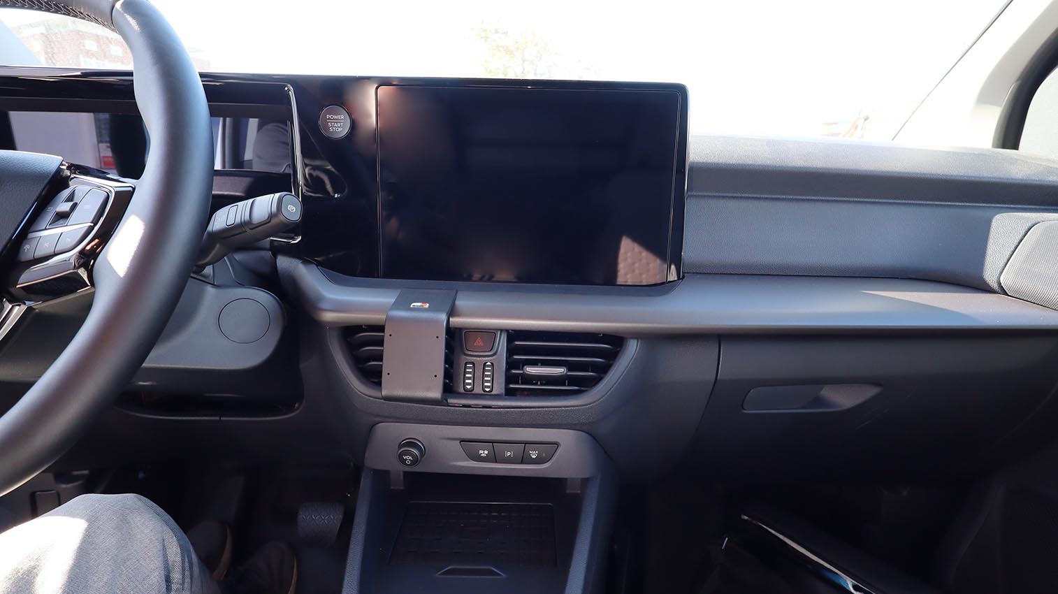 856243 Brodit ProClip Ford Transit Courier 2025-2026 Mittelkonsole Handy Navi Halterung 13