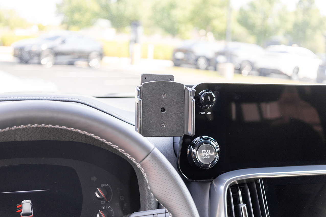 856067 Brodit ProClip für Lexus LX-Series Baujahre 2022 - 2025 - Armaturenbrett Mitte 6