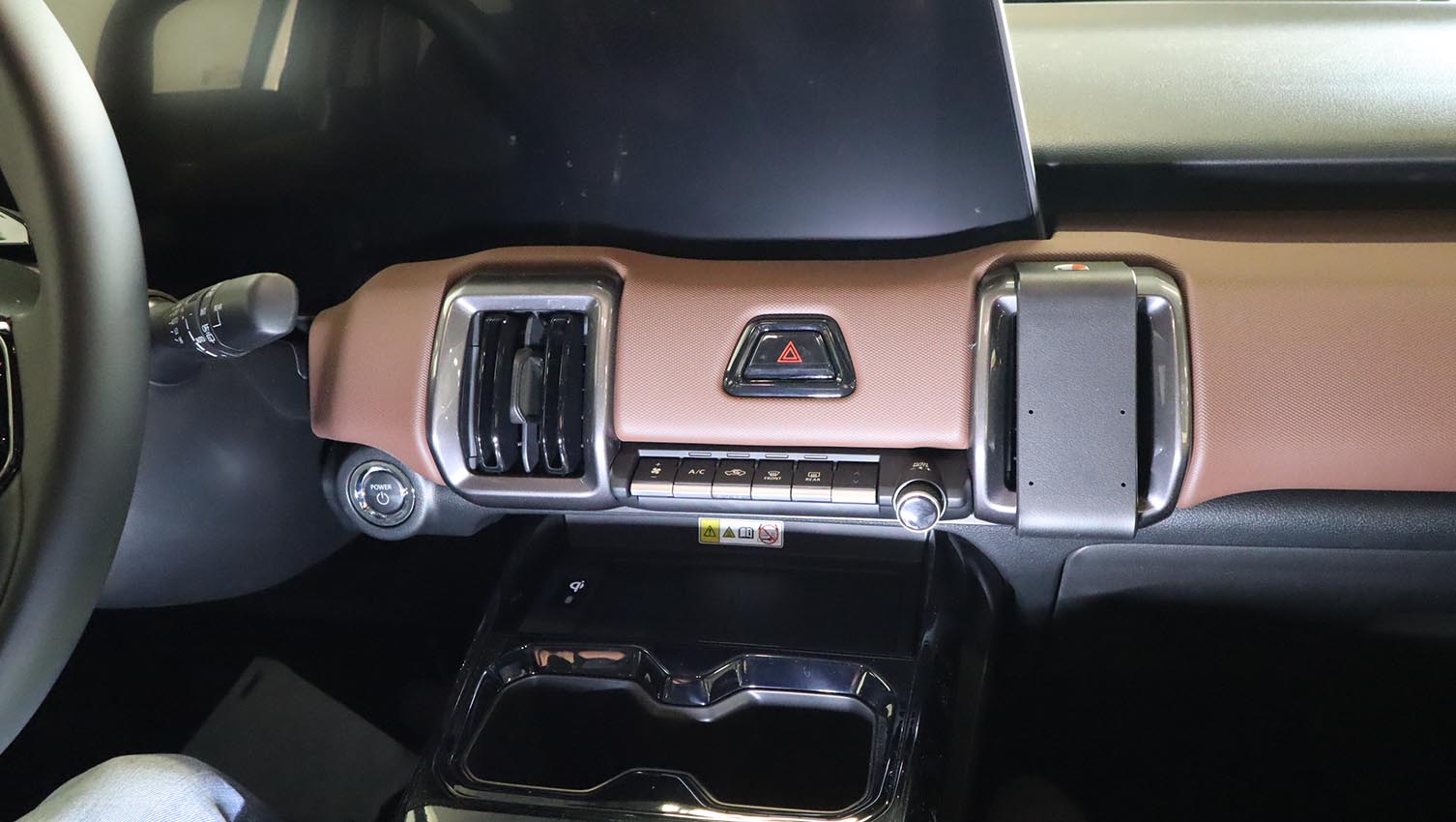 856265 ProClip für Suzuki E Vitara - Baujahr 2024-2026, Armaturenbrett Mitte 11