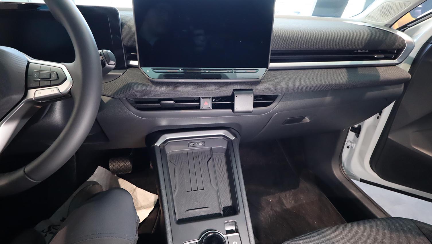 856270 ProClip für Volkswagen T-Roc - Baujahr 2026, Mittelkonsole Fahrerseite 4