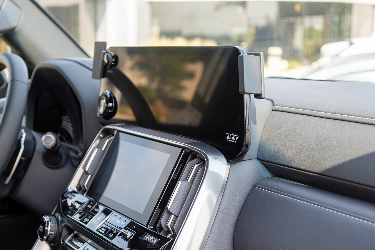 856067 Brodit ProClip für Lexus LX-Series Baujahre 2022 - 2025 - Armaturenbrett Mitte 8