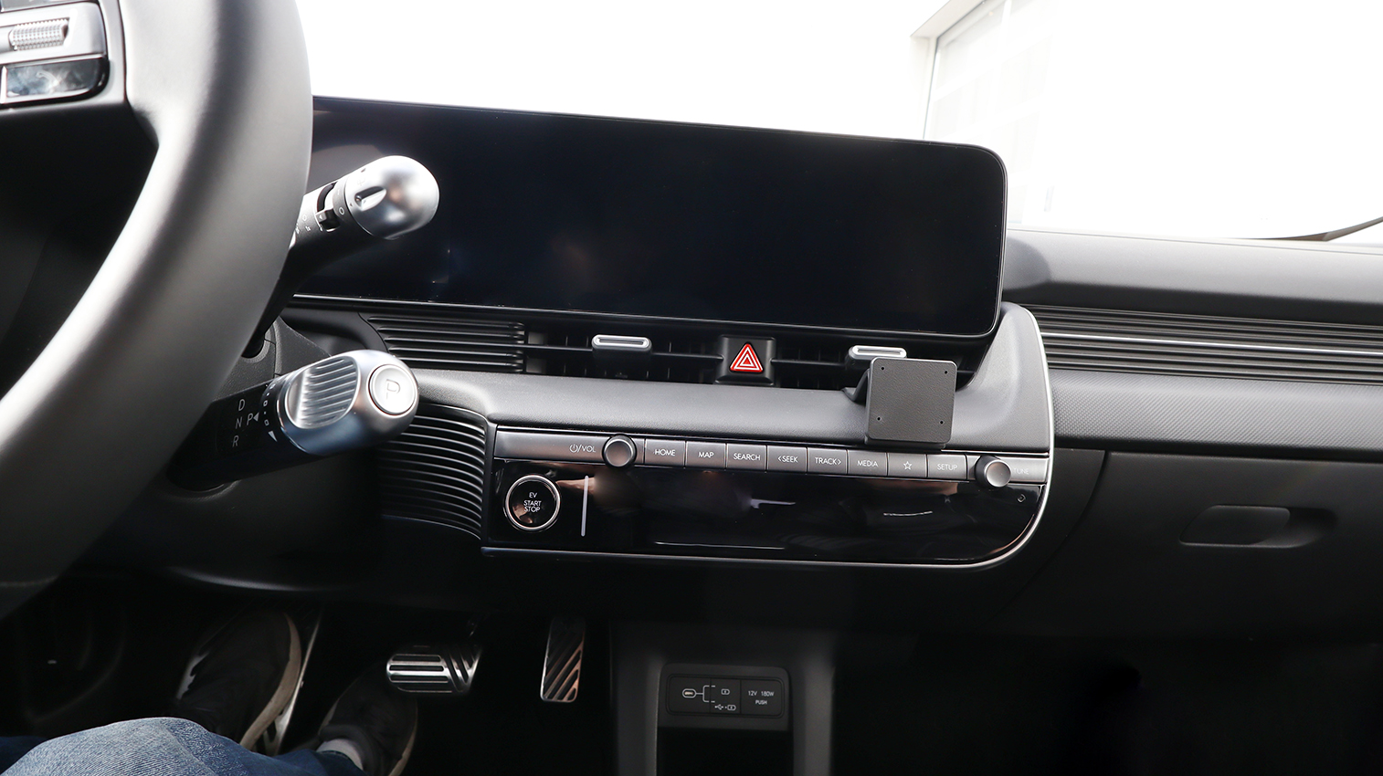 856249 Brodit ProClip plus AMPS Hyundai Ioniq 5 2025-2026 Armaturenbrett Handy Navi 5
