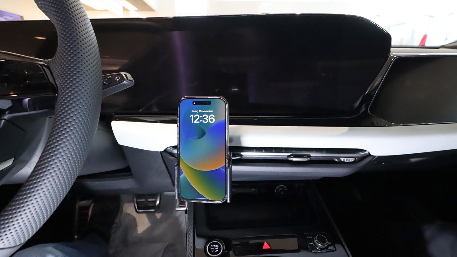 856260 Brodit ProClip für Audi A6 - Baujahr 2025 - 2026, Armaturenbrett Mitte 8