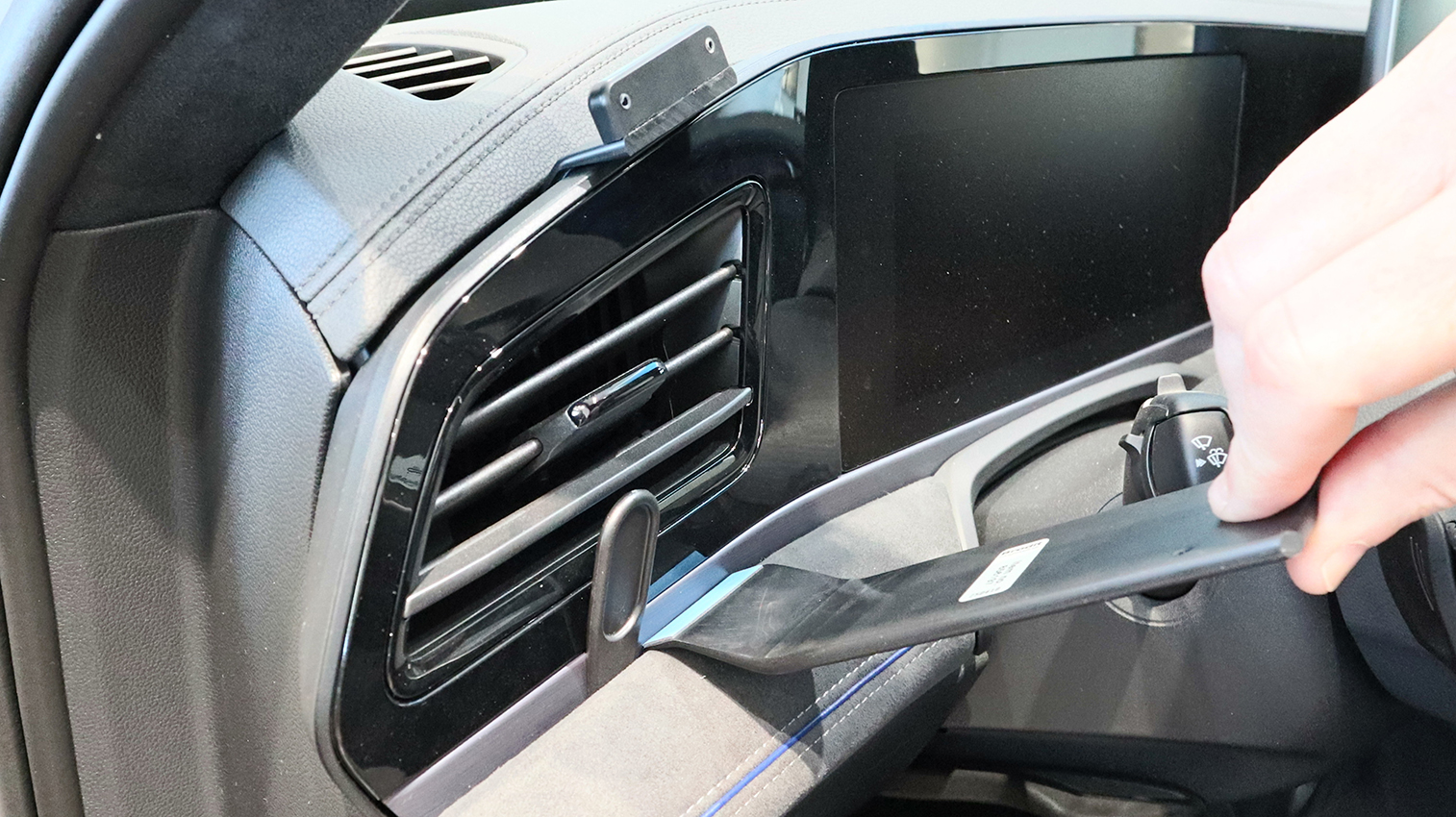 806197 Brodit ProClip für VW Passat - Baujahr 2024-2026, Armaturenbrett links 9