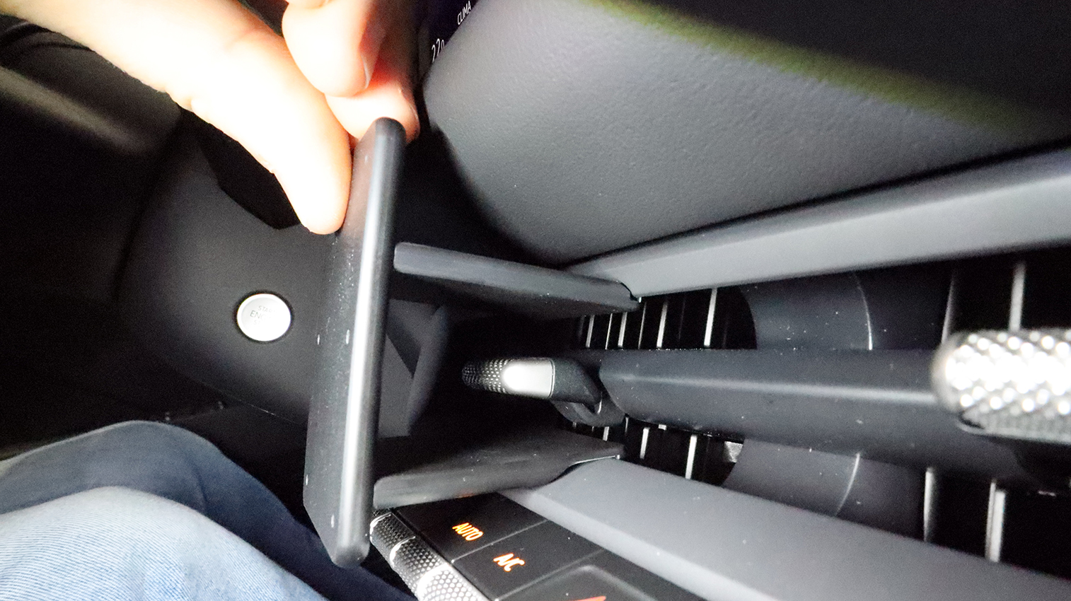 856314 Brodit ProClip für Volkswagen ID.3 Neo 2027 3