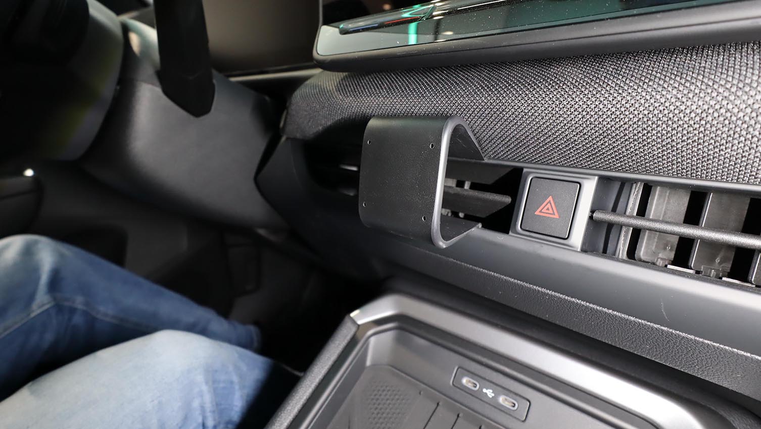 856270 ProClip für Volkswagen T-Roc - Baujahr 2026, Mittelkonsole Fahrerseite 6