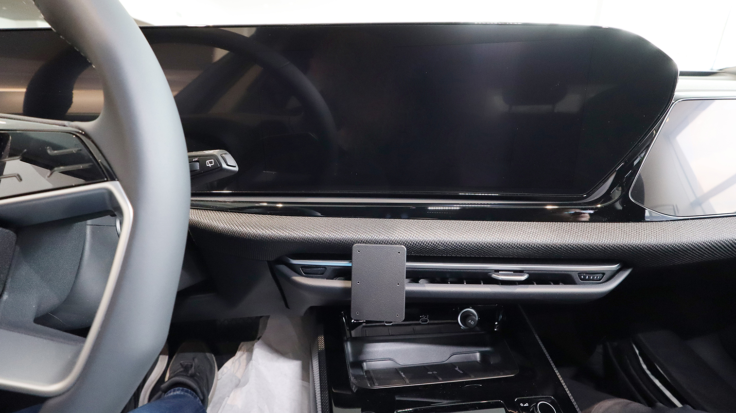 856220 Brodit ProClip für Audi A5 - Baujahr 2025-2026, Armaturenbrett Mitte 4