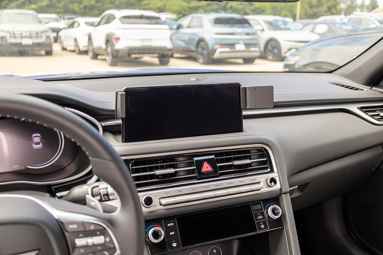 856217 Brodit ProClip für Genesis G70 - Baujahr 2025-2026, Armaturenbrett Mitte 6