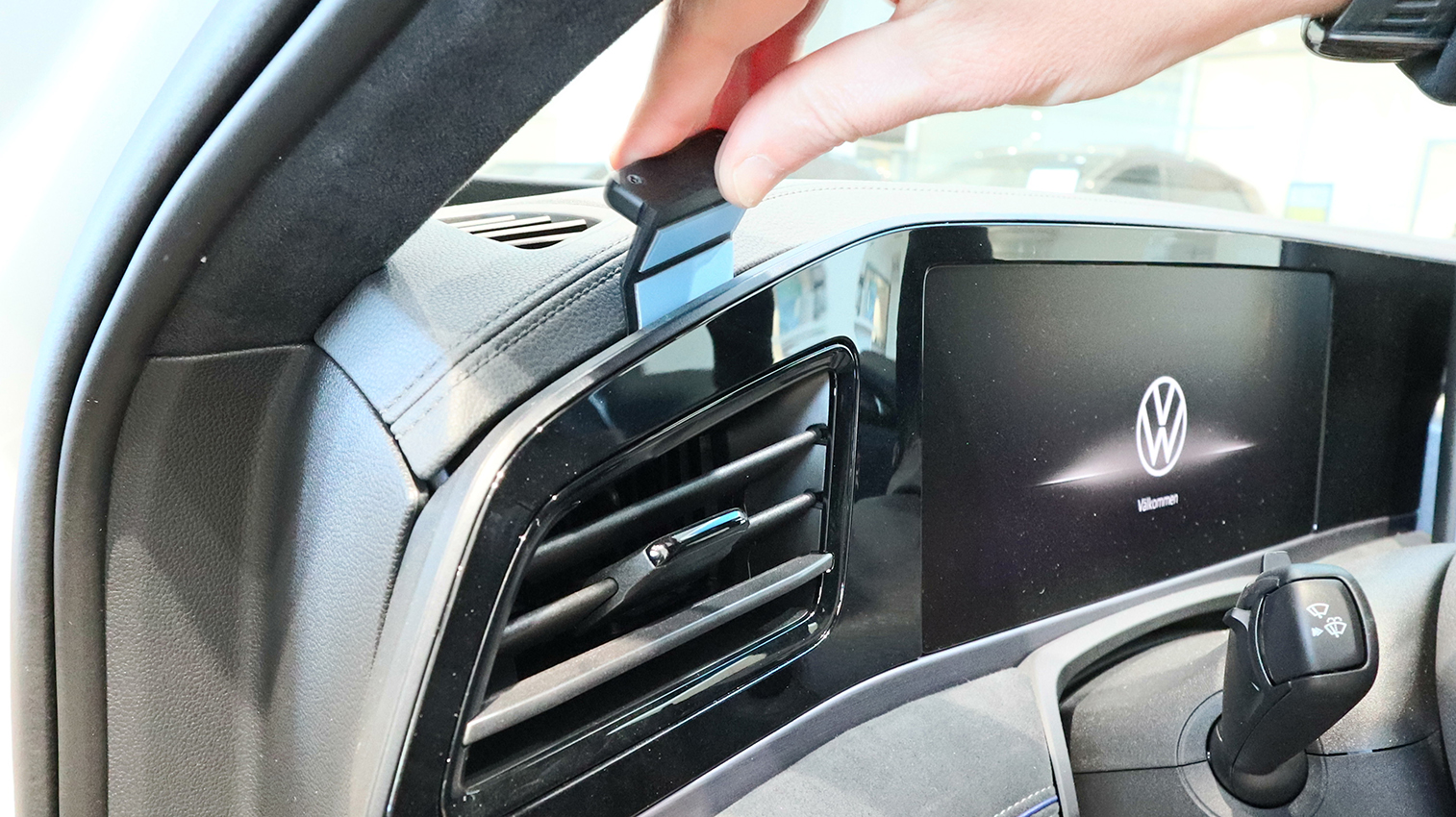 806197 Brodit ProClip für VW Passat - Baujahr 2024-2026, Armaturenbrett links 7