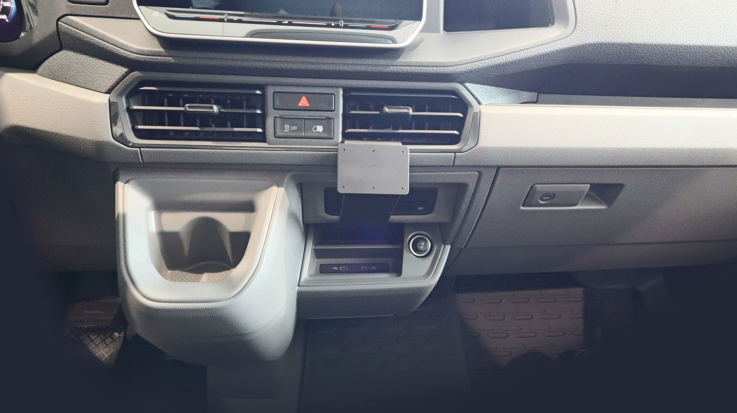 856196 Brodit ProClip für VW Crafter / MAN TGE - Baujahr 25-26, Armaturenbrett Mitte 4