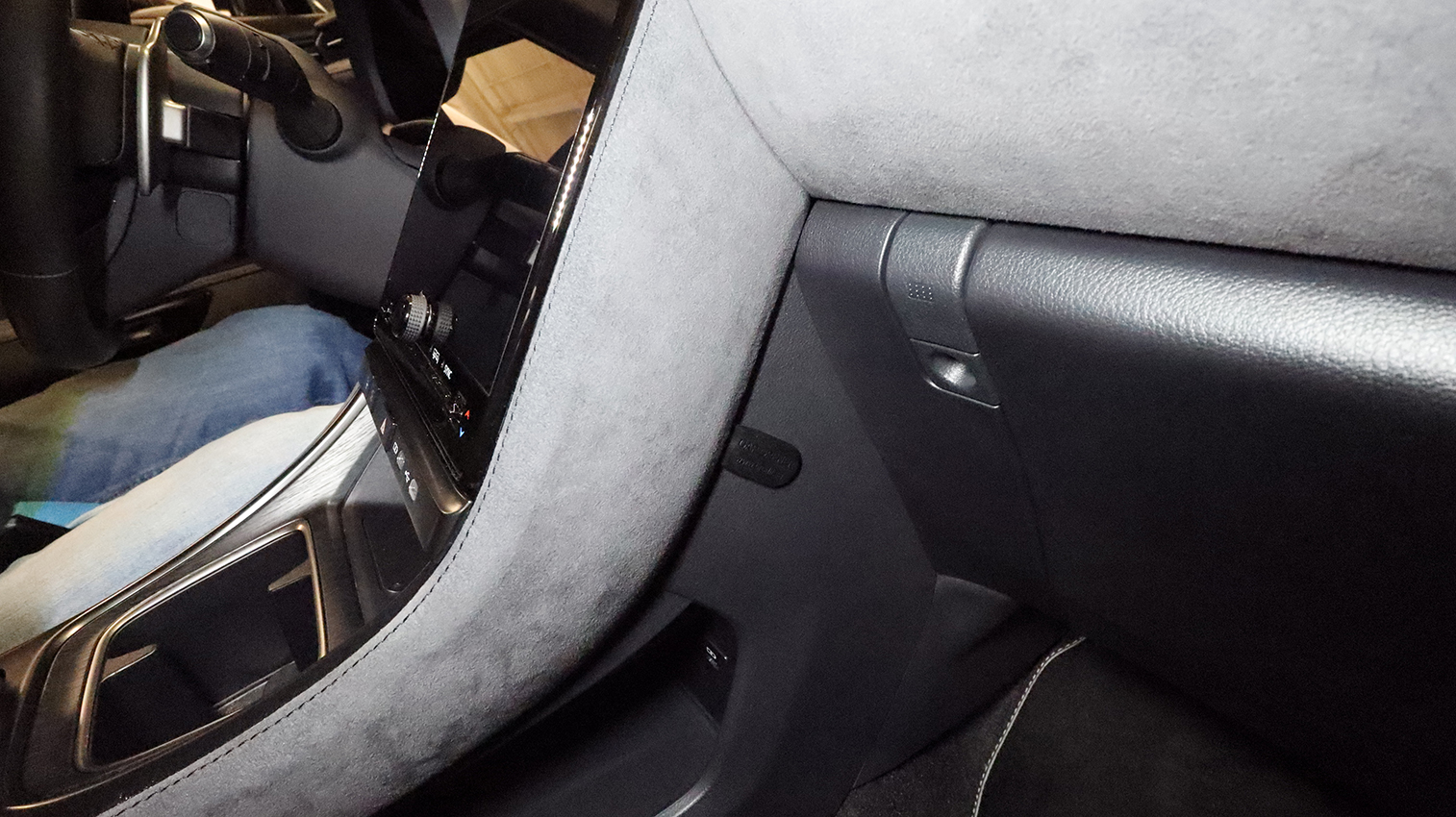 856279 Brodit ProClip für Lexus LBX - Baujahr 2024-2026, Armaturenbrett Mitte 3