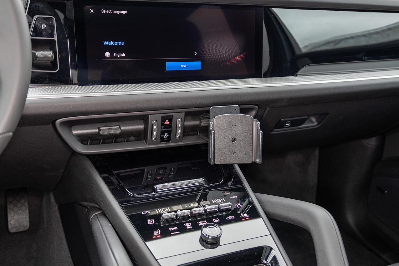 856137 Brodit ProClip für Porsche Cayenne Baujahr 2025 - Armaturenbrett Mitte 7