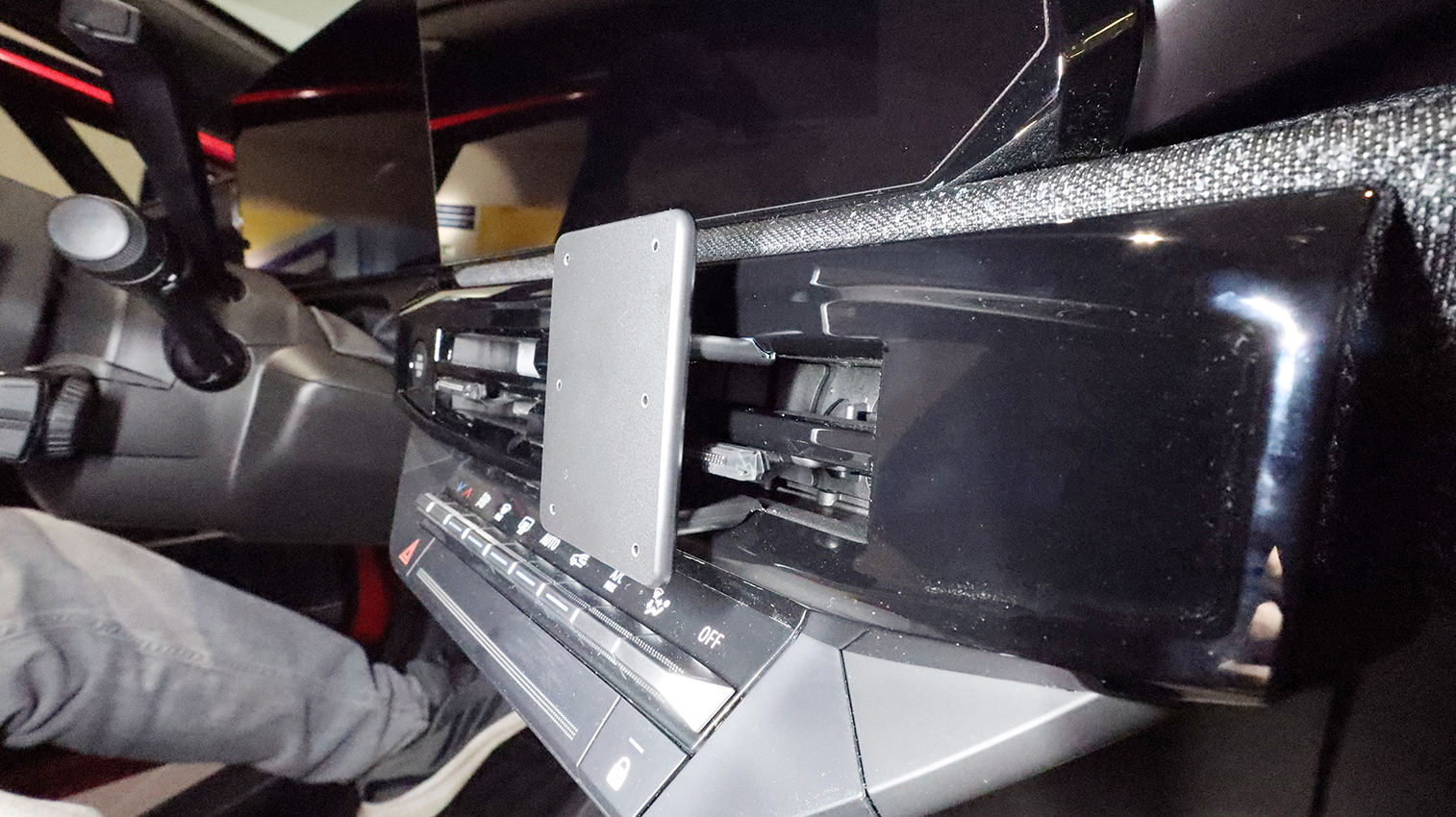 856296 Brodit ProClip für Renault Clio VI - Baujahr 2027, Armaturenbrett Mitte 5