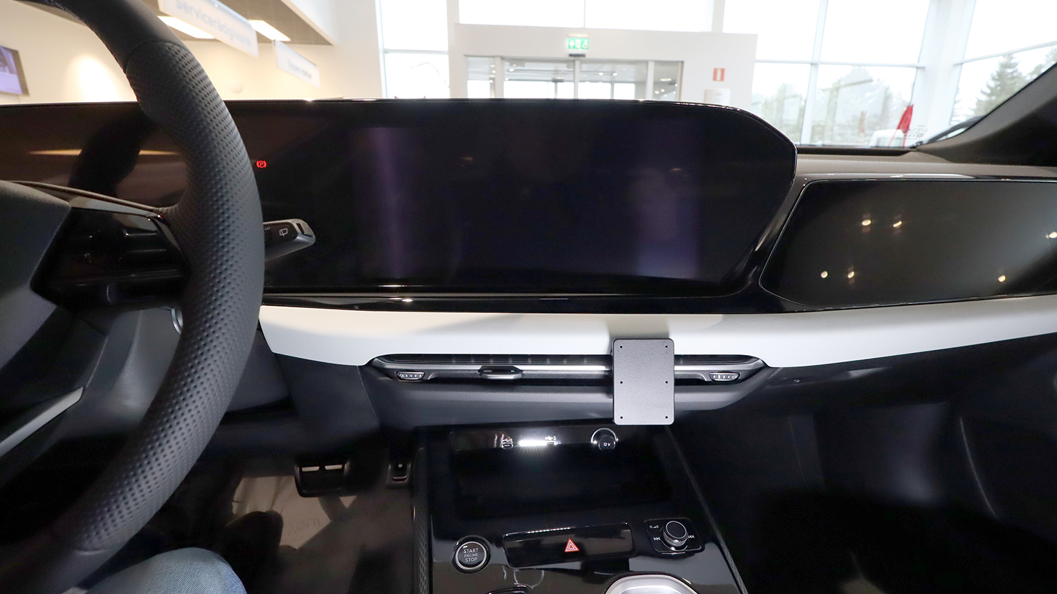 856260 Brodit ProClip für Audi A6 - Baujahr 2025 - 2026, Armaturenbrett Mitte 5
