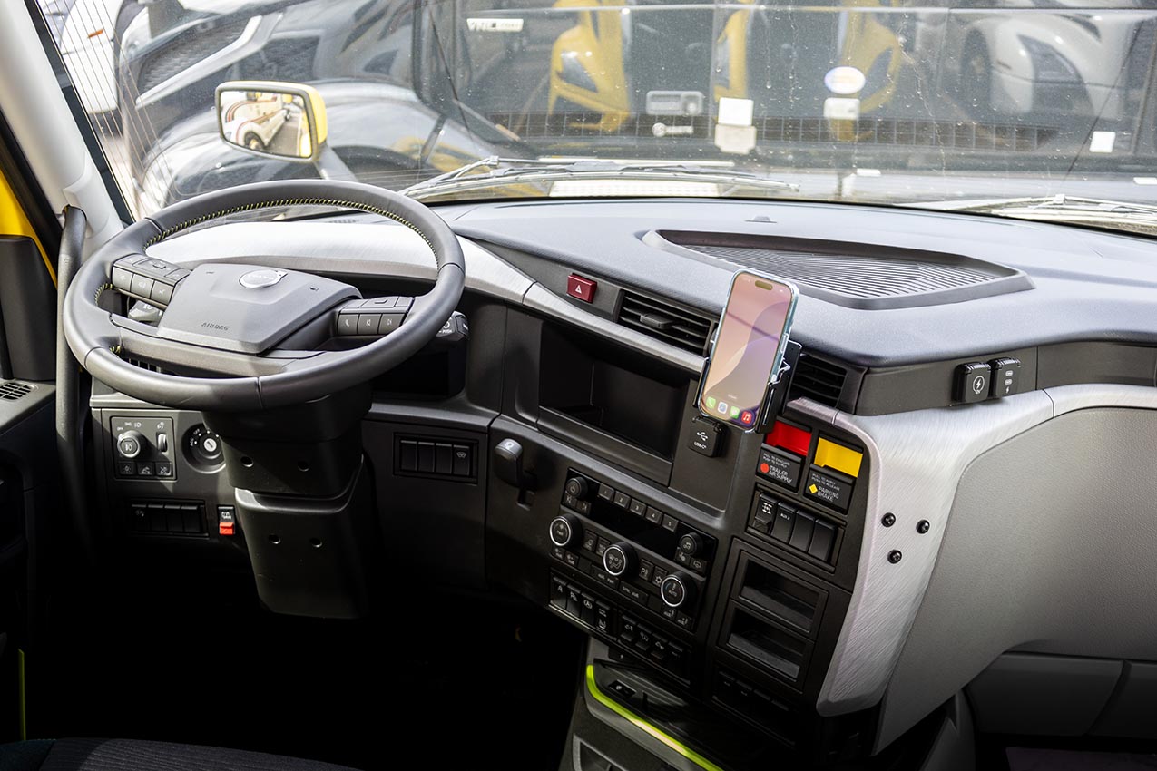 856155 Brodit ProClip für Volvo VNL series - Baujahr 2025-2026, Armaturenbrett Mitte 9